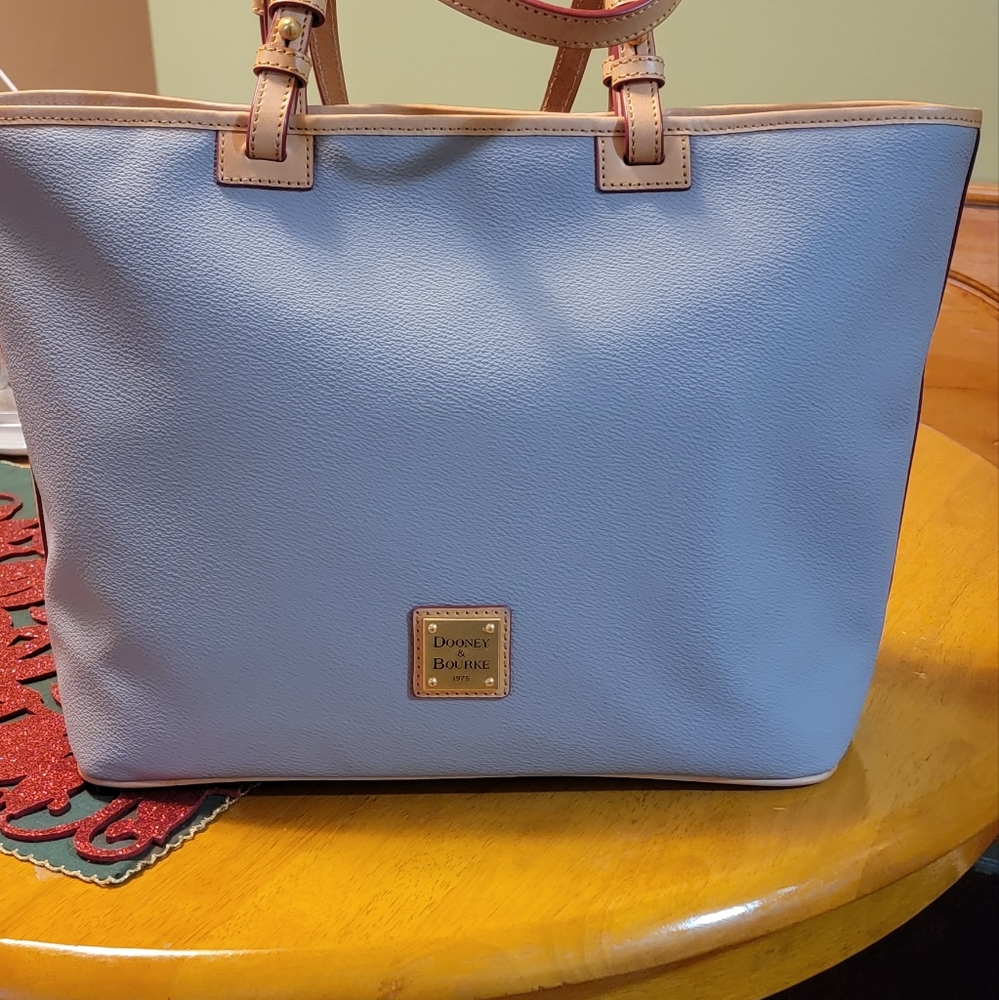 Dooney Bourke Eva Leisure Shopper